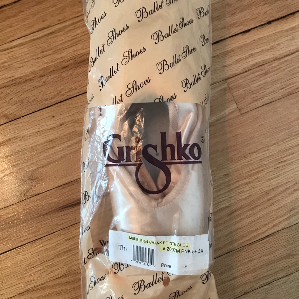 Grishko Medium Pointe Shoes W/ RIBBON & ELASTICS